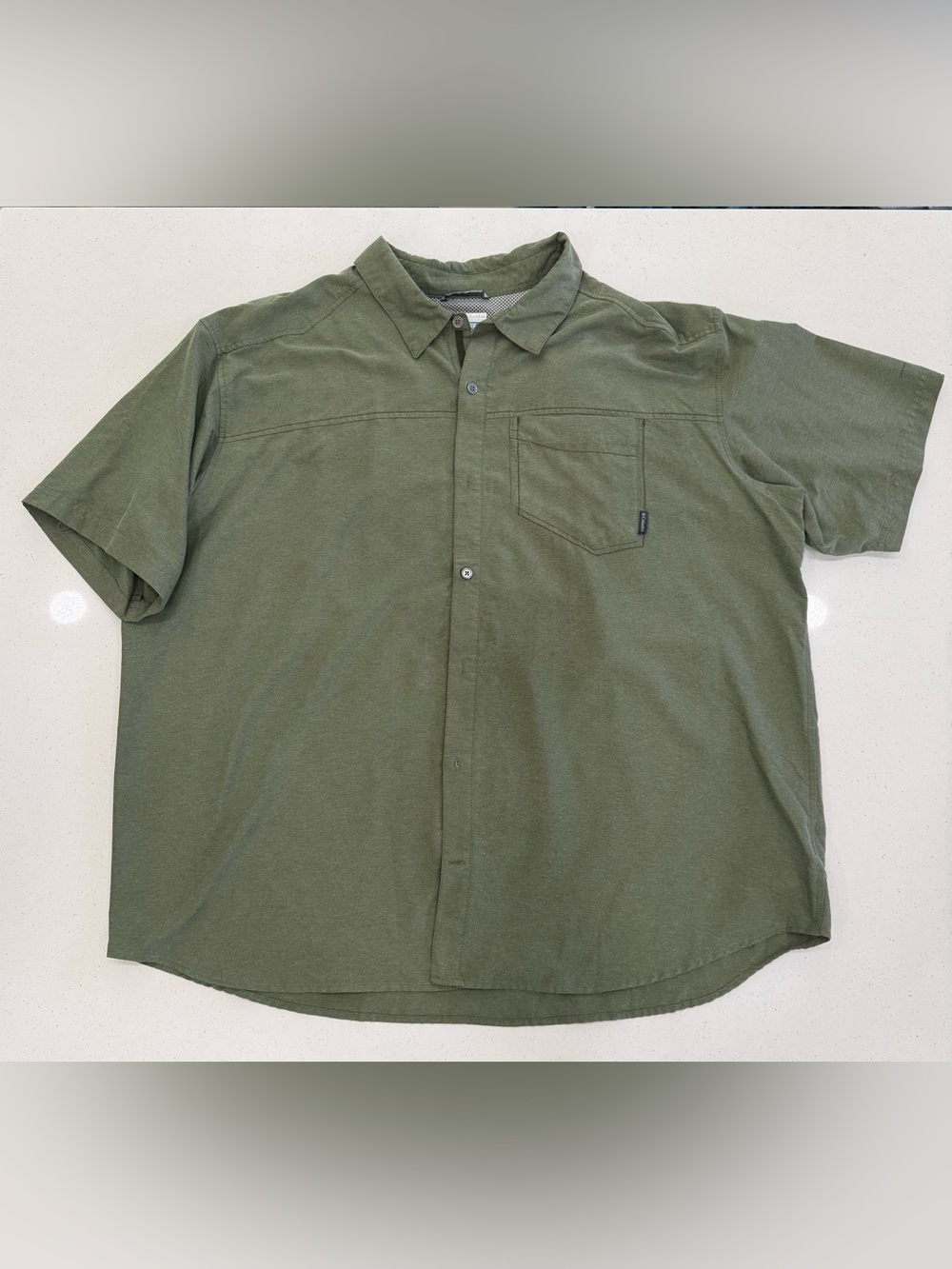 Columbia Men's Short Sleeve Button-Up Shirt in Olive Green